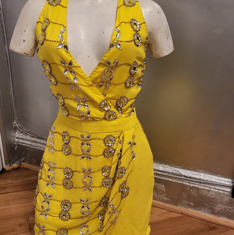 Yellow handbeaded Cocktail party dress in Size 6